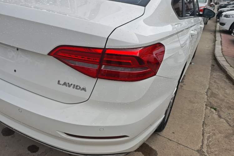 Used Volkswagen Lavida 2018 1.5L Automatic Comfort Edition China V Standard Right Rear Taillight