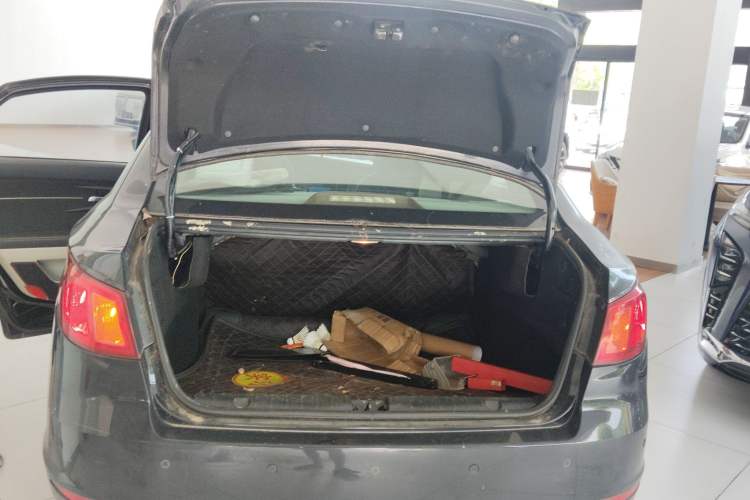 Used BAIC Senova D50 2014 1.5L manual standard version
