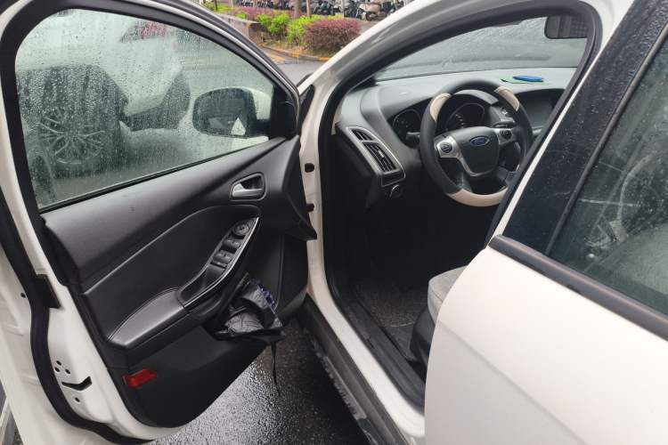 Used Ford Focus 2012 Sedan 1.6L Manual Fashion Edition
