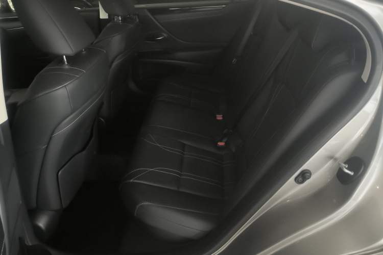 Used Lexus ES 2020 300h Premium Edition