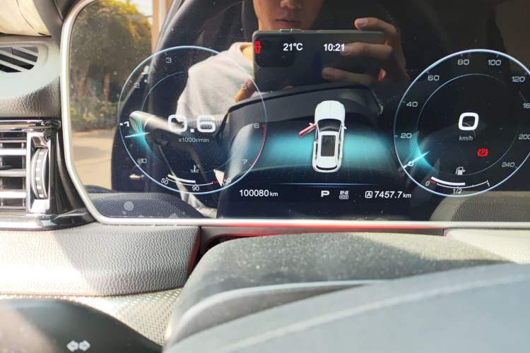 Used Hongqi HS5 2019 2.0T Smart Connect Flagship Edition Odometer Close Up