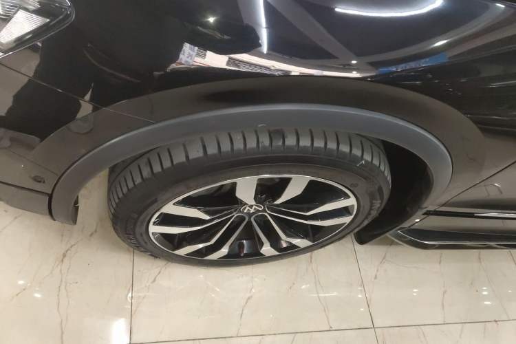 Used Volkswagen Tiguan L 2021 330TSI Automatic Two-Wheel Drive R-Line Flagship Edition
