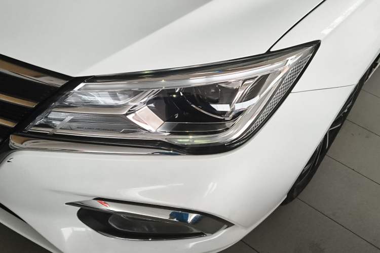 Used Roewe i5 2020 1.5L Automatic 4G Connect Luxury Flagship Edition Left Front Headlight