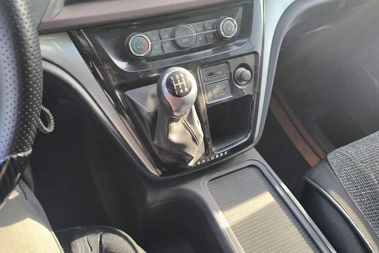 Used JAC Refine M3 2023 PLUS 1.5T 5/7-seat Classic Edition