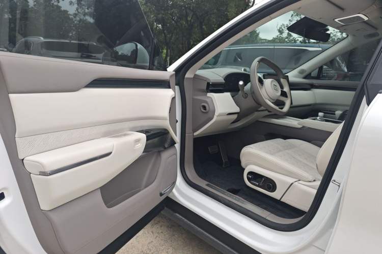 Used Zeekr 7X 2025 100 kWh Long-Range Rear-Wheel Drive with Intelligent Driving Features
