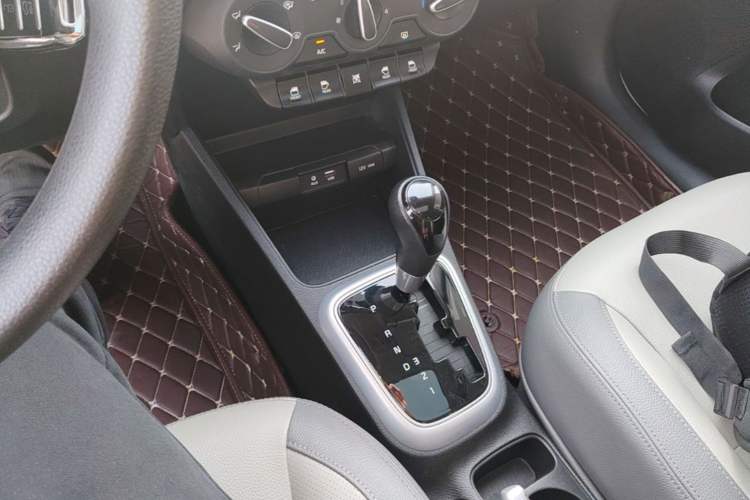 Used Kia Pegas 2017 1.4L Automatic Value Edition Gear Lever