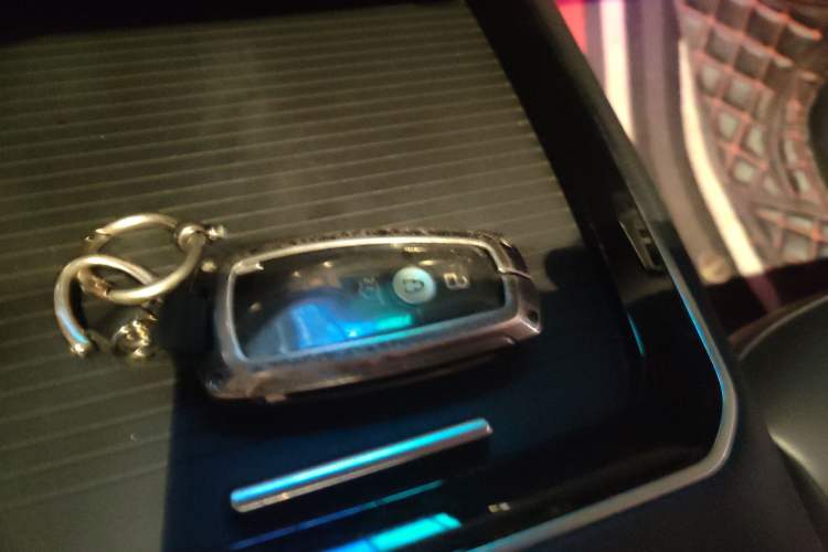 Used Ford Edge 2021 PLUS EcoBoost 245 Two-Wheel-Drive Titanium 7-Seater Vehicle Key