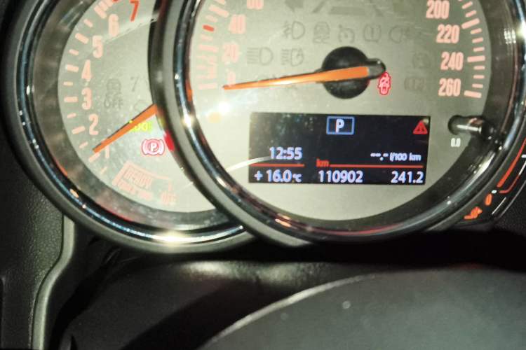 Used MINI Countryman 2018 2.0T COOPER S ALL4 Artist Odometer Close Up