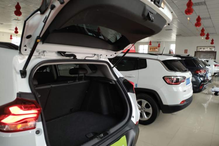 Used Chevrolet Trax 2021 Redline 335T CVT Top-Tier Model China VI Standard Trunk