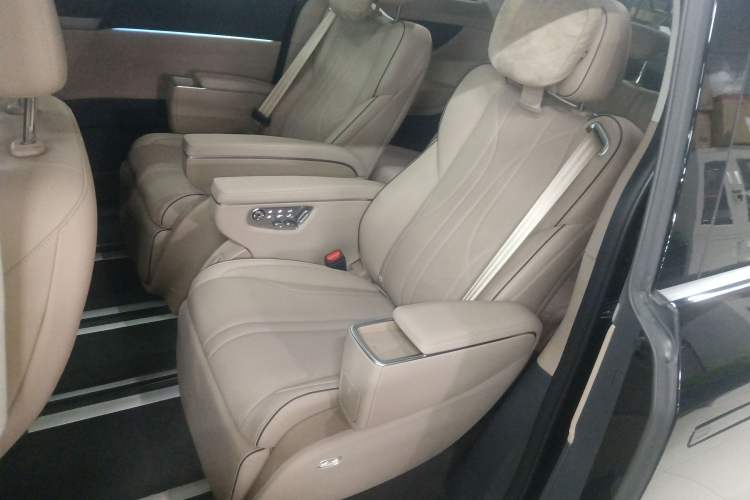 Used XPeng X9 2025 740 Ultra-Long Range Max Left Rear Seat