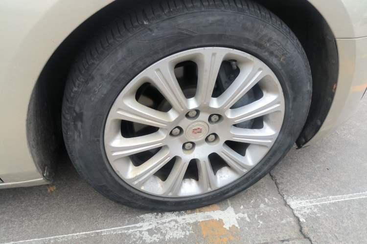 Used Cadillac XTS 2014 28T Comfort Version Right Front Wheel Hub