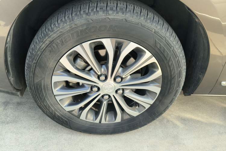 Used Buick GL8 2021 Land Cruiser Executive Class 652T Luxury Model
