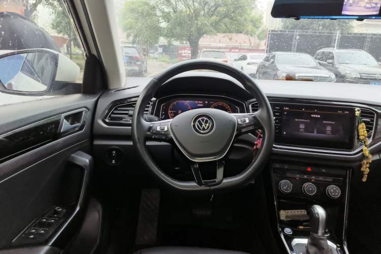 Used Volkswagen T-ROC 2022 280TSI DSG Two-Wheel Drive Comfort PLUS Steering Wheel