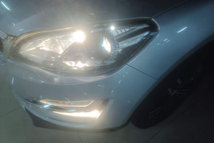 Used Zotye Domy X5 2017 Upgraded Model 1.5T CVT Landlord Edition Left Front Headlight