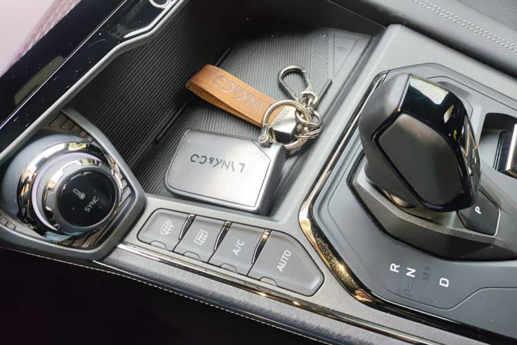 Used Lynk & Co 01 EM-P 2021 1.5TD PHEV Halo Interior 1