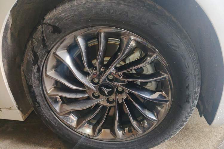 Used VOYAH Dream 2022 Low-Carbon Edition Dream+ Smart Enjoyment Package Right Front Wheel Hub