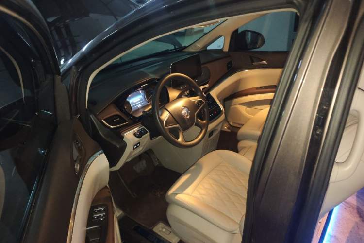 Used Buick GL8 2023 Land Executive Class Comfort Model