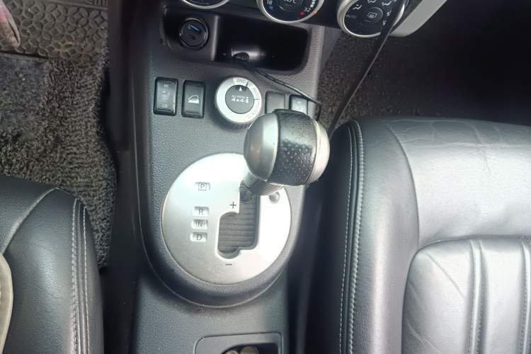 Used Nissan X-Trail 2012 2.5L CVT Luxury Edition 4WD Gear Lever