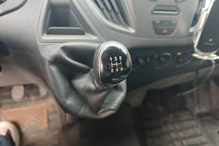 Used Ford Transit 2019 2.0T Diesel Multi-Purpose Commercial Vehicle Mid-Drive Mid-Roof 6-Seater China VI Standard
