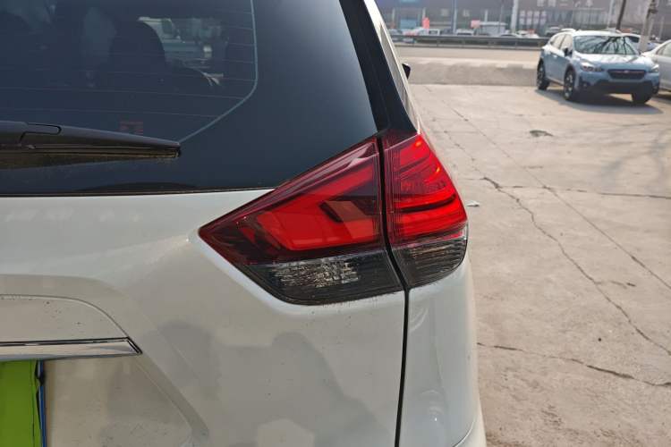 Used Nissan X-Trail 2023 Classic 2.0L Two-Wheel Drive Smart Connect Premium Edition
