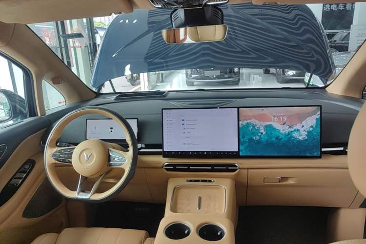 Used VOYAH Dream 2025 PHEV Four-Wheel-Drive Flagship Kunpeng Edition
