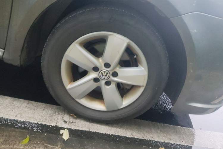 Used Volkswagen Lavida 2011 1.6L Manual Joy Version Right Front Wheel Hub