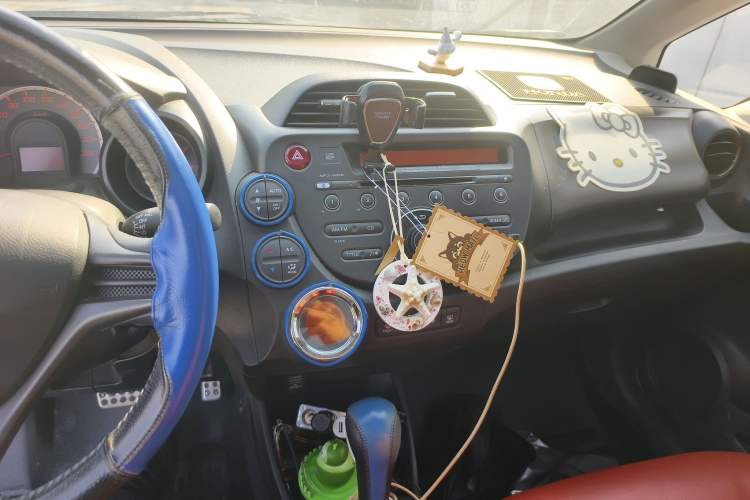 Used Honda Fit 2011 1.5L automatic panoramic sunroof version
