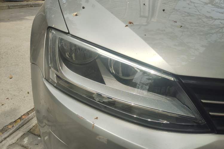 Used Volkswagen Sagitar 2012 1.6L Manual Comfort Model Right Front Headlight