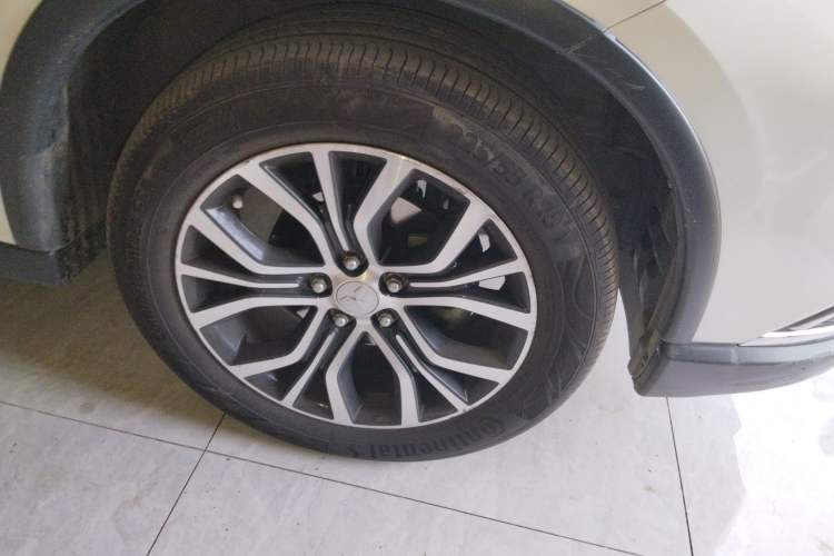 Used Mitsubishi Outlander 2016 2.4L 4x4 Elite Edition 5 Seats Right Front Wheel Hub