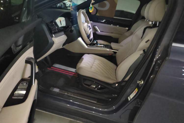 Used BYD Tang New Energy 2024 DM-i Glory Edition 112KM Prestige Model
