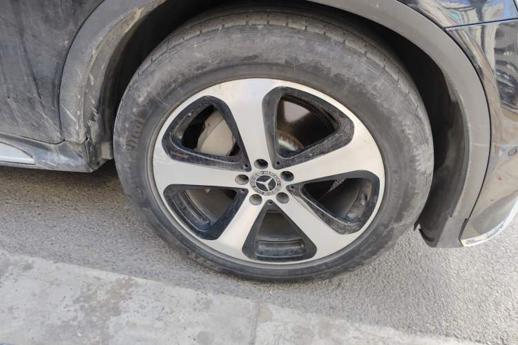 Used Mercedes-Benz GLC 2018 Facelifted GLC 260 4MATIC Dynamic Edition Right Front Wheel Hub