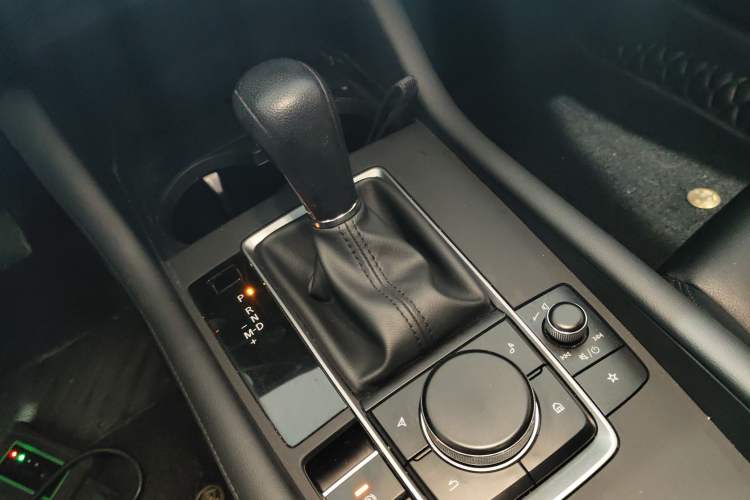Used Mazda 3 Axela 2020 1.5L Automatic Zhiyue Sunroof Version Gear Lever