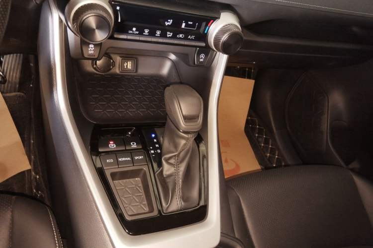 Used Toyota RAV4 2024 2.0L CVT Two-Wheel Drive Urban Edition