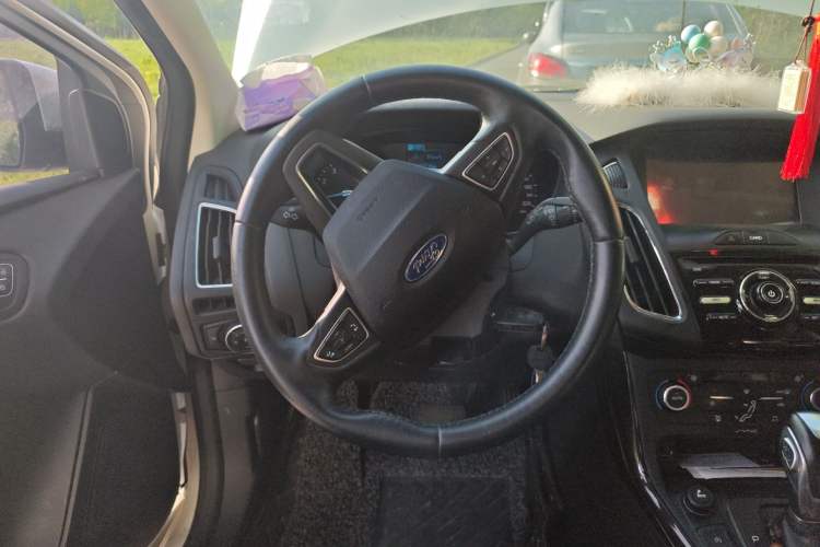 Used Ford Focus 2015 Hatchback EcoBoost 125 Automatic Supreme Style Edition
