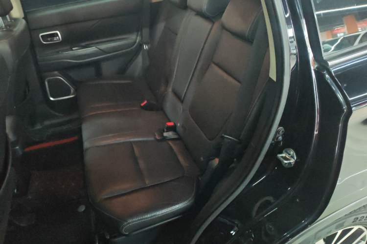 Used Mitsubishi Outlander 2017 2.0L Two-Wheel Drive Glory Edition 5 Seats