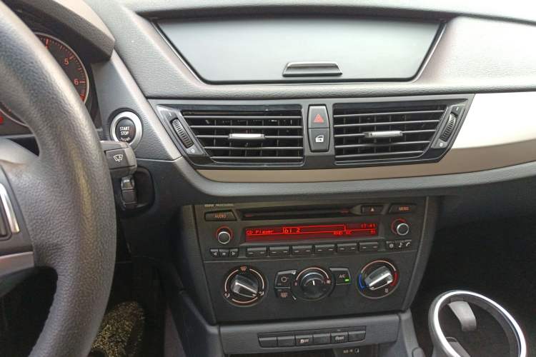 Used BMW X1 2014 sDrive18i Fashion Model Audio And AC Panel