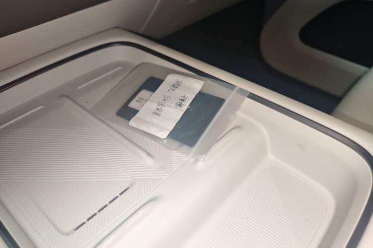 Used Li Auto i6 2025 Model Two-Wheel-Drive Standard Type
