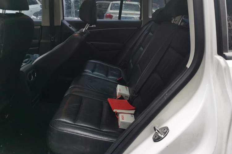 Used Volkswagen Tiguan 2015 1.8TSI Manual Two-Wheel-Drive Limited Edition Left Rear Seat