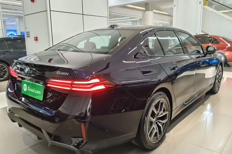 Used BMW 5 Series 2024 530i Leading Model M Sport Package