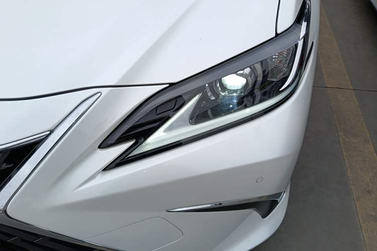 Used Lexus ES 2023 260 Excellence Edition
