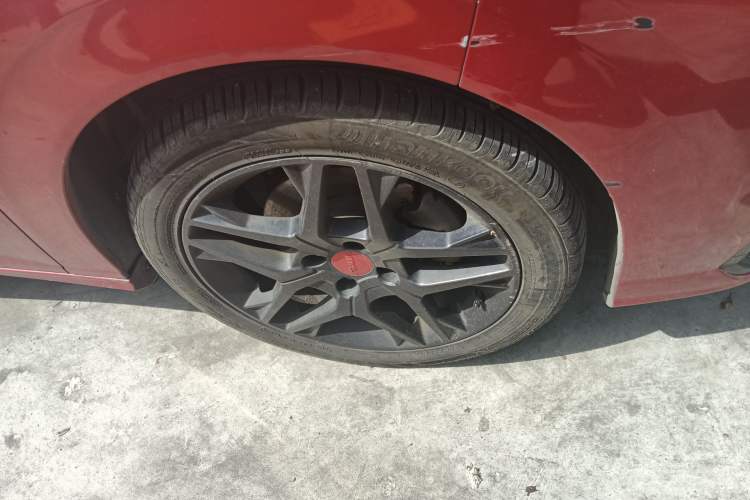 Used Dongfeng Aeolus Yixuan 2021 230T Automatic Zuiying Knight Edition Right Front Wheel Hub