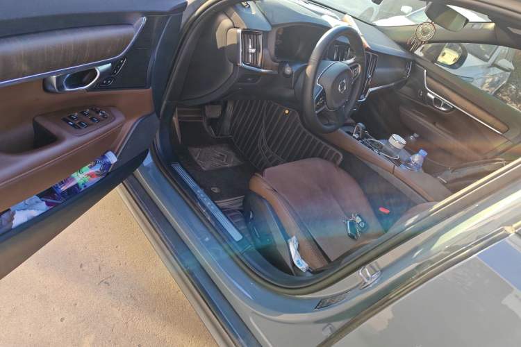 Used Volvo V90 2023 Cross Country B5 AWD Smart Range Edition
