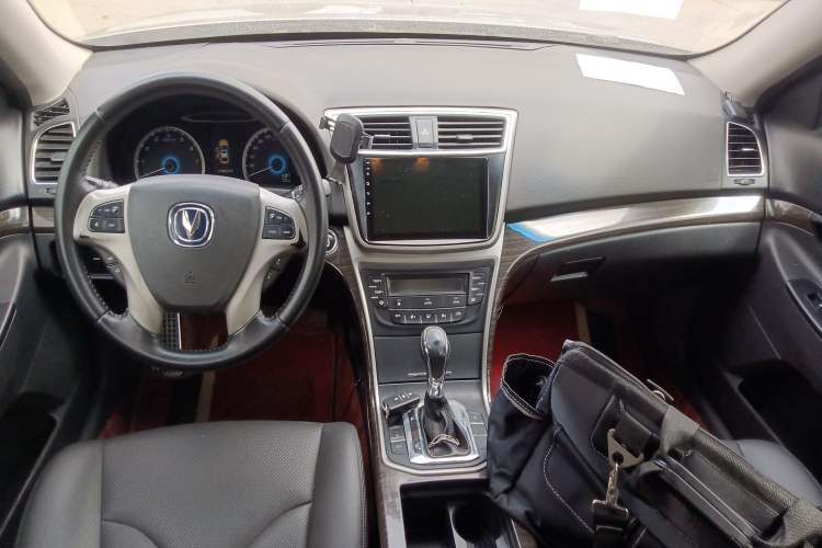 Used CHANGAN Raeton 2014 1.8T Automatic Prestige Anniversary Edition China IV Standard Center Console