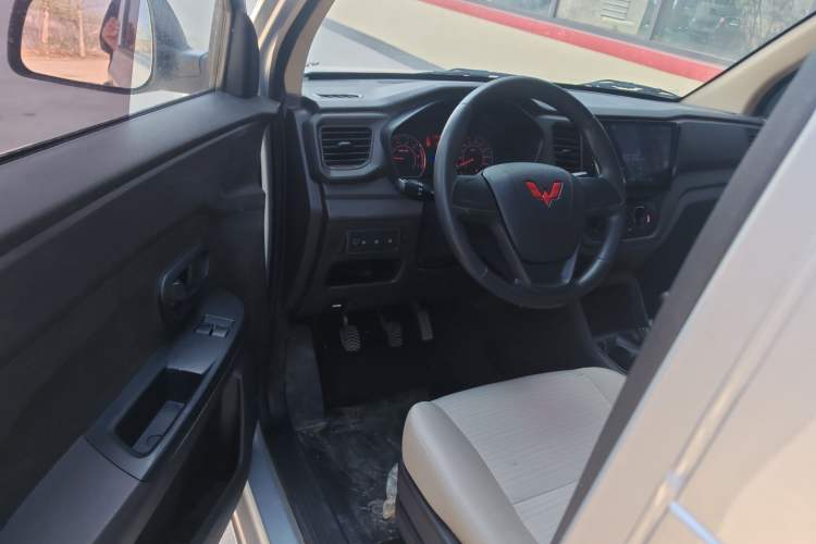 Used Wuling Hongguang V 2022 1.5L Jingqu Edition Electric-Assist LAR Driver Seat