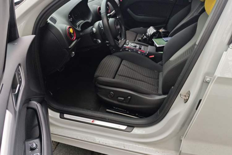 Used Audi A3 2020 Limousine 35 TFSI Sporty Version China VI Driver Seat