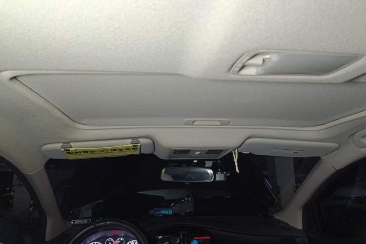 Used Nissan Tiida 2014 1.6L CVT Smart Model Headliner