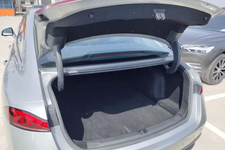 Used Roewe D7 2023 DMH 125km Flagship Edition Trunk