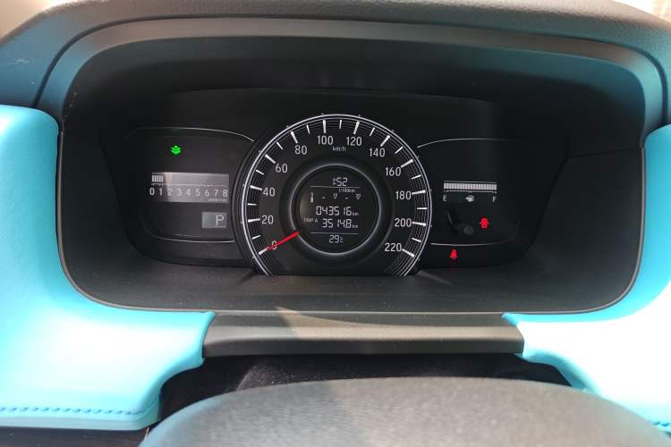 Used Honda Odyssey 2018 2.4L Luxury Edition Odometer Close Up
