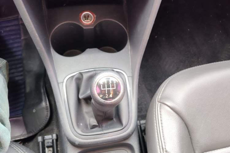 Used Volkswagen Polo 2013 1.4L Manual Fashion Edition Gear Lever