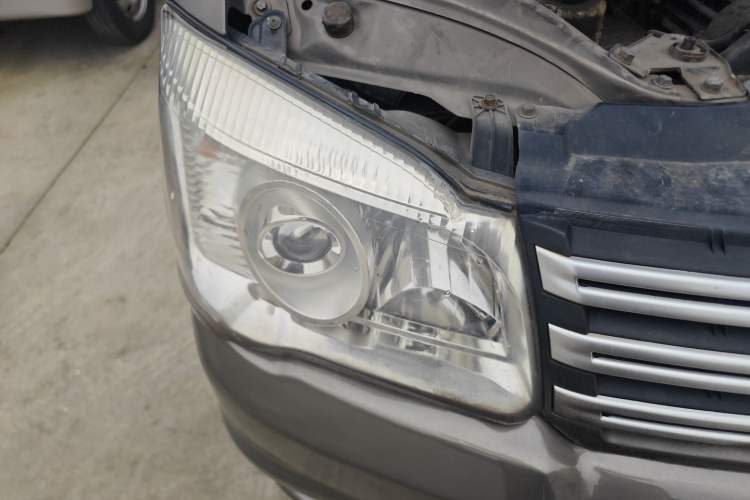 Used FORTHING Lingzhi  Right Front Headlight